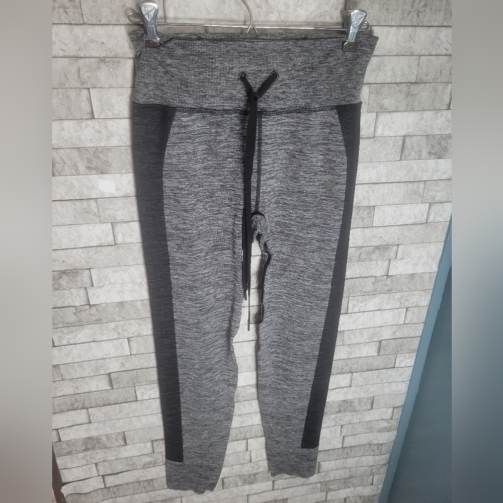 Victoria's Secret Pink Active Leggings Size Medium‎